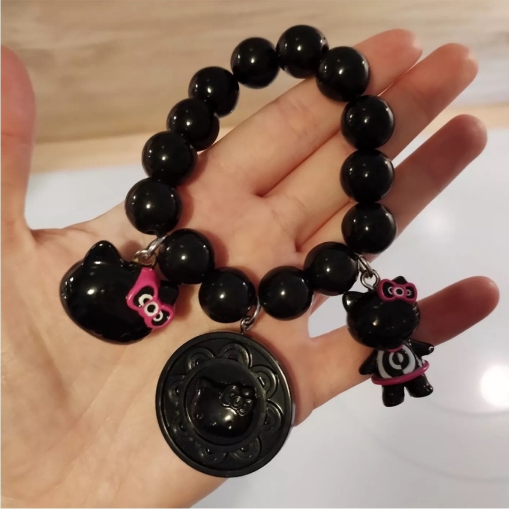 MAC Hello Kitty Black Beaded Bracelet
RARE 2008 Sanrio Collection Retired
Makeup - Picture 6 of 7